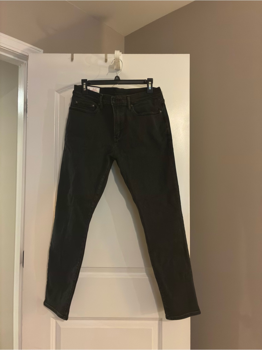 GAP Men's Black Slim Jeans - Classic Everyday Style